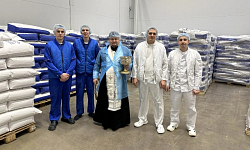 Благочинный Калачеевского церковного округа поздравил сотрудников различных предприятий района с Богоявлением