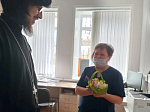 Клирик Острогожского церковного округа поздравил руководство, медперсонал и пациентов Острогожской районной больницы с Пасхой Христовой