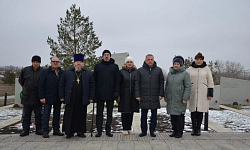 В Верхнемамонском районе священник посетил торжественное мероприятие в рамках празднования 83-й годовщины наступательной операции «Малый Сатурн»