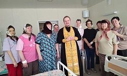 Настоятель Преображенского храма села Заболотовка посетил Ольховатскую РБ