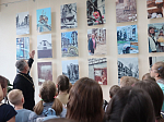 Настоятель Троицкого храма села Новая Калитва провел экскурсию по фотовыставке для воспитанников летнего лагеря