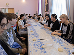Епископ Россошанский и Острогожский Дионисий принял участие в мастер-классе по изготовлению «жаворонков»