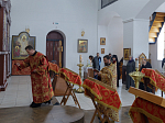 В Неделю 6-ю по Пасхе, о слепом, епископ Дионисий совершил Божественную литургию в Воскресенском соборе Белогорского мужского монастыря