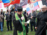 В поселке Каменка состоялся братский молебен у Поклонного креста