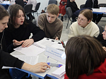 В Острогожске состоялась итоговая межмуниципальная дискуссия среди воспитанников воскресных и образовательных школ Россошанской епархии на тему «Что значит жить по Евангелию. Осмысление подвигов новомучеников и исповедников Церкви Русской». 