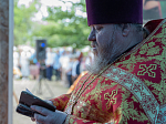 Епископ Дионисий возглавил Божественную литургию на территории Верхнемамонского казачьего кадетского корпуса с. Гороховка и совершил закладку камня в основание храма