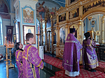В Свято-Тихоновском соборном храме Острогожска совершены богослужения Недели Крестопоклонной