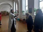 В день памяти святых мучеников младенцев Вифлеемских в Верхнем Мамоне совершили молебен и освящение новописанной храмовой иконы