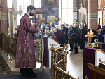 В Ильинском кафедральном соборе совершили богослужения Недели Крестопоклонной с чином изнесения креста