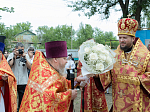 Епископ Дионисий возглавил Божественную литургию на территории Верхнемамонского казачьего кадетского корпуса с. Гороховка и совершил закладку камня в основание храма