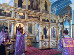Праздник Изнесения Честных Древ Креста Господня молитвенно отметили в Тихоновском соборном храме Острогожска