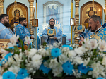 В праздник Казанской иконы Божией Матери Преосвященнейший епископ Дионисий совершил Литургию в Казанском храме пгт. Каменка