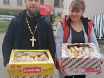 Приход Михаило-Архангельского храма передал выпечку для нуждающихся людей в районе зоны боевых действий