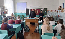 Клирик Острогожского церковного округа провел урок мужества для учащихся МКОУ Хохол-Тростянская ООШ