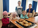 В воскресной школе Калача провели мастер-класс по выпечке жаворонков