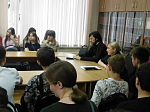 В Острогожской библиотеке прошел профилактический час «Сделай правильный выбор»