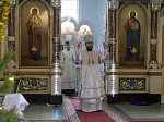В Крещенский сочельник епископ Россошанский и Острогожский Дионисий совершил Литургию в храме Святой Живоначальной Троицы районного поселка Кантемировка