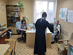 Священник поздравил сотрудников администрации Кантемировского муниципального района с праздником Крещения Господня