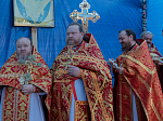 Епископ Дионисий возглавил Божественную литургию на территории Верхнемамонского казачьего кадетского корпуса с. Гороховка и совершил закладку камня в основание храма
