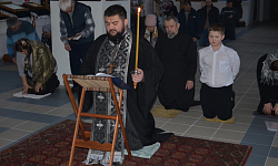 В Казанском храме города Павловска состоялось Великое повечерие с чтением Великого покаянного канона преподобного Андрея Критского