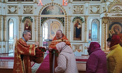 В Петропавловском храме села Репьевка чествовали женщин-прихожанок