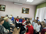 Священнослужитель и обучающиеся ЦРТДЮ посетили Центр общения старшего поколения в Каменском районе