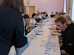 Епископ Россошанский и Острогожский Дионисий принял участие в мастер-классе по изготовлению «жаворонков»