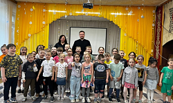 Священнослужитель провел беседу в детском саду № 13 города Россошь