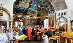 Ковчег с частицей мощей священномученика Петра (Зверева) был доставлен в пределы Острогожского церковного округа