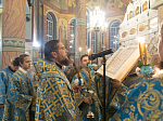 В канун праздника Введения во храм Пресвятой Богородицы епископ Дионисий совершил всенощное бдение в Ильинском кафедральном соборе г. Россоши