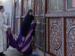 Преосвященнейший епископ Дионисий возглавил служение Божественной литургии в Воскресенском соборе Белогорского мужского монастыря