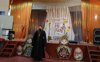 Священнослужитель посетил фольклорный праздник «Весело Покров проведешь — друга найдешь»