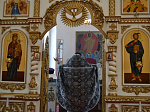 В день празднования в честь иконы Божией Матери, именуемой «Державная», в Свято-Митрофановском храме совершили великопостное богослужение