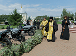 Преосвященнейший Дионисий, епископ Россошанский и Острогожский, освятил технику для участников специальной военной операции