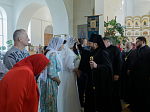 Епископ Россошанский и Острогожский Дионисий совершил венчальную Литургию в храме святителя Митрофана, первого епископа Воронежского, села Верхний Мамон