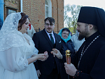Епископ Россошанский и Острогожский Дионисий совершил венчальную Литургию в храме святителя Митрофана, первого епископа Воронежского, села Верхний Мамон