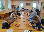 В Духовно-просветительском центре состоялся мастер - класс по изготовлению Георгиевской ленты