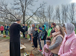 Священник совершил чин освящения пасхальной снеди в селах Богучарского района и в местном психоневрологическом интернате
