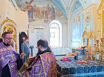 В Свято-Тихоновском соборном храме Острогожска совершены богослужения Недели Крестопоклонной