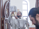 Преосвященнейший епископ Дионисий возглавил служение Божественной литургии в Воскресенском соборе Белогорского мужского монастыря