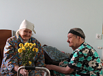 Кантемировцы поздравили насельников дома престарелых и инвалидов с Днем народного единства