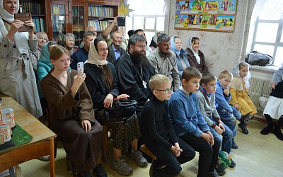 День отца в Казанском храме поселка Каменка: Божественная литургия и праздничный концерт