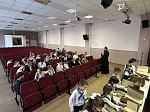 Благочинный Богучарского церковного округа провел беседу со школьниками в МКОУ «Радченская СОШ»