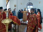 Преосвященнейший епископ Дионисий совершил Божественную литургию в Белогорском мужском монастыре