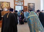 В преддверии престольного праздника Архипастырь совершил всенощное бдение в Покровском храме с. Шапошниковка Ольховатского района