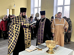 В строящемся храме в честь иконы Божией Матери «Неопалимая Купина» состоялось освящение накупольных крестов