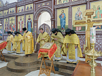 В Неделю 19-ю по Пятидесятнице епископ Дионисий совершил Божественную литургию в Воскресенском соборе Белогорского мужского монастыря
