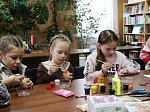 В предверии Светлой Пасхи в Воронцовском доме культуры прошёл мастер-класс по украшению пасхальных яиц