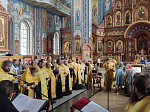 Епископ Россошанский и Острогожский Дионисий совершил молебен с акафистом святителю Тихону, Патриарху Московскому, в Благовещенском кафедральном соборе г. Воронежа