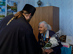 Секретарь Россошанской епархии и воспитанники воскресной школы «Добро» поздравили ветерана с Днем Победы и личным 100-летним юбилеем